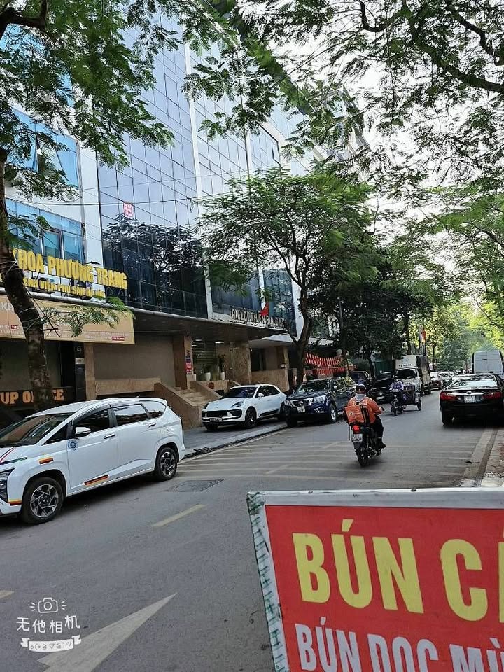 Nhà phố Trần Thái Tông, Cầu Giấy 130m² giá 78.5 tỷ - Đầu tư sinh lời vượt trội!