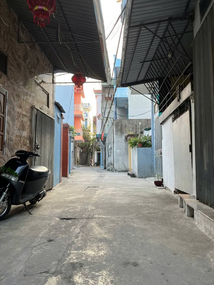 Nhà phố Tiền Phong 33m² giá 2.2 tỷ - Lô góc thoáng mát, ngõ taxi đi thông!