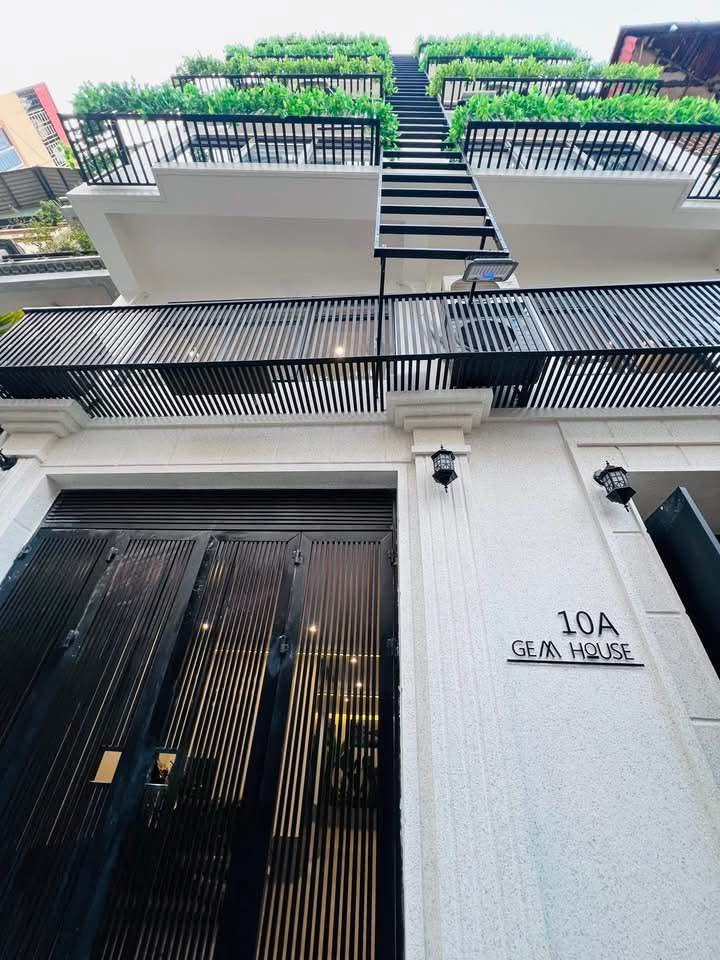 Tòa CHDV Nguyễn Ngọc Vũ 92m² giá 27 tỷ - Dòng tiền 130 triệu/tháng, vị trí đắc địa!