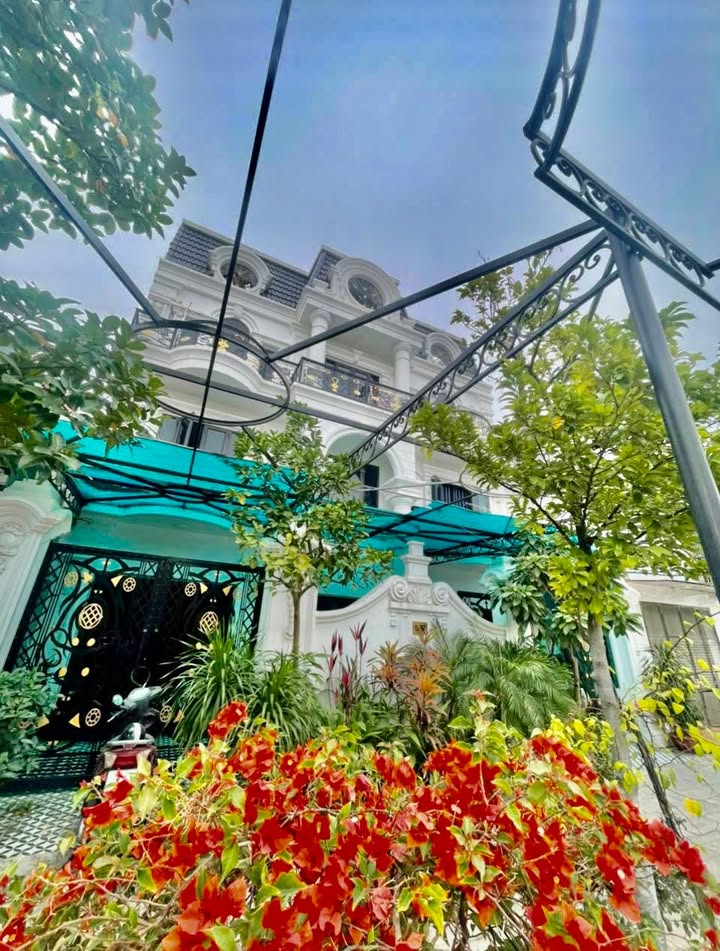 Bán Villa 240m² đường Văn Cao, Hải Phòng - Đầu tư sinh lời với doanh thu 700 triệu/năm!