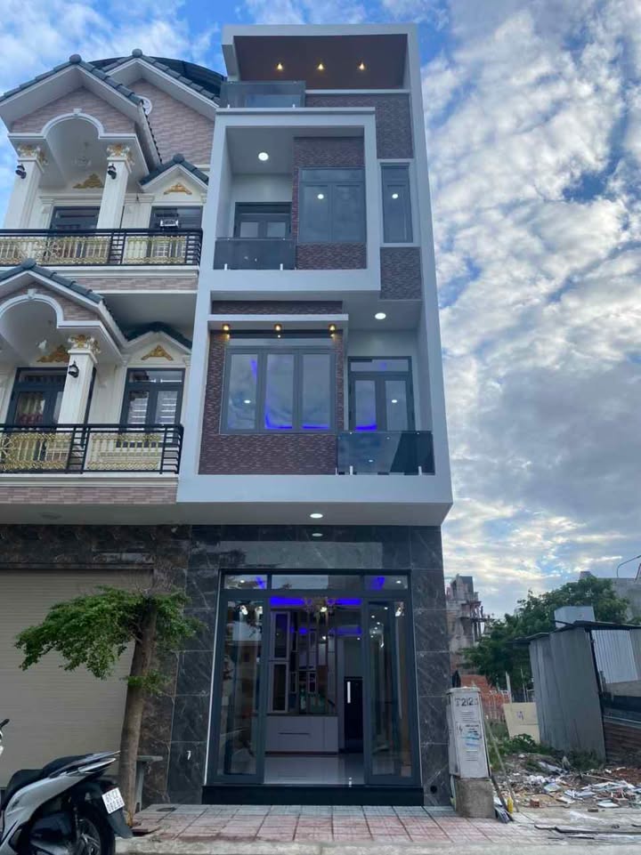 Nhà 1 Trệt 2 Lầu tại Bình Chuẩn, Thuận An - Sổ hồng 100% chỉ 3.7 tỷ!