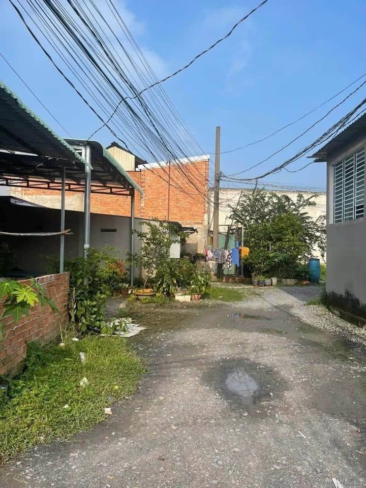 Dãy nhà trọ Ấp Bình Tiền 2, Đức Hòa Hạ, 300m² giá 2.2 tỷ - Bán gấp vì chủ cần tiền!