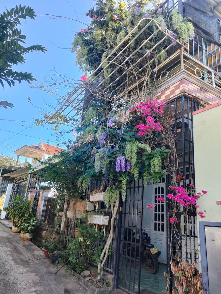 Nhà 1 Trệt 1 Lầu Huyện Lộc Ninh 65m² giá 899 triệu - Gần chợ và đường lớn!