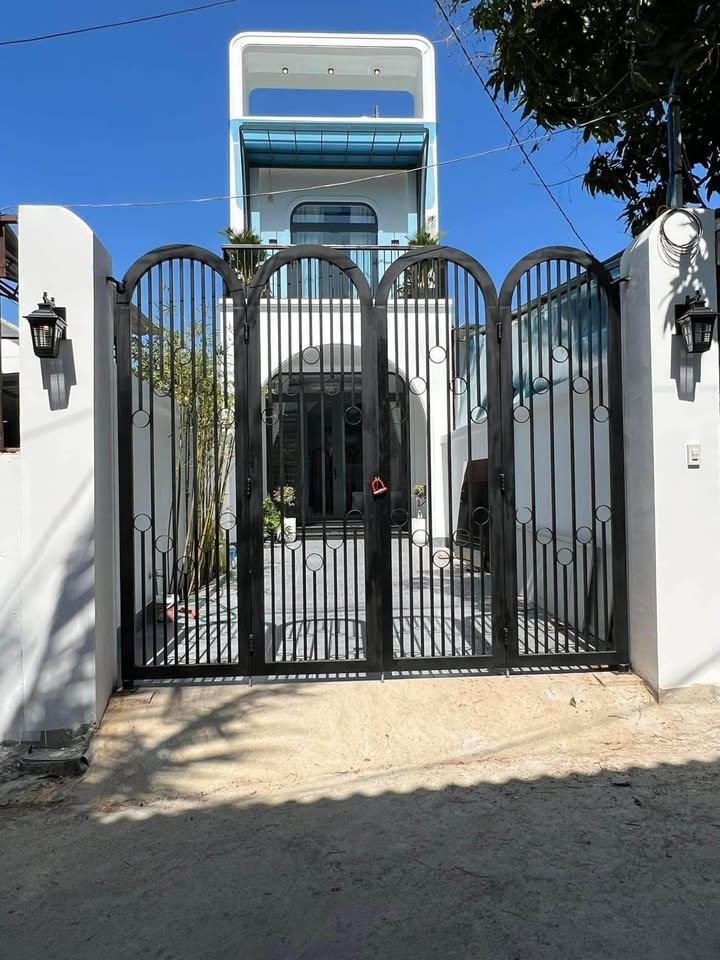 Nhà mới hoàn thiện tại Hiệp Thành, Thủ Dầu Một 112m² giá 4 tỷ - Full nội thất sang trọng!