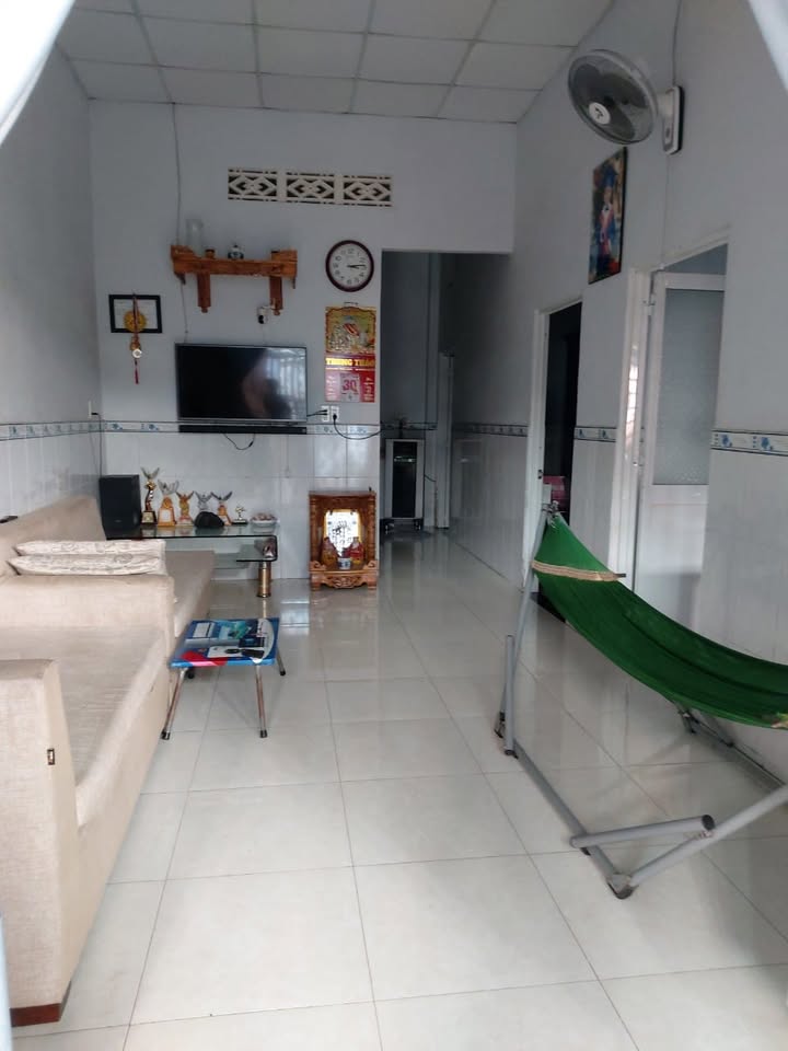 Nhà phố Thủ Khoa Huân, Bình Chuẩn 66m² giá 1 tỷ - Diện tích rộng rãi, sân vườn thoáng mát!