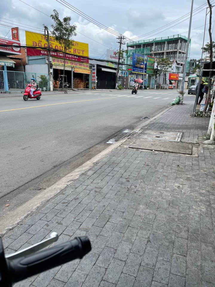 Nhà mặt tiền kinh doanh CMT8 Thủ Dầu Một 330m² giá 22 tỷ - Cơ hội đầu tư hấp dẫn!