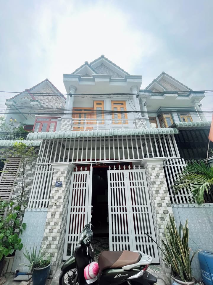 Nhà lầu trệt tại Đông Hoà Dĩ An 69m² giá 3.37 tỷ - Thiết kế hiện đại, tặng nội thất!