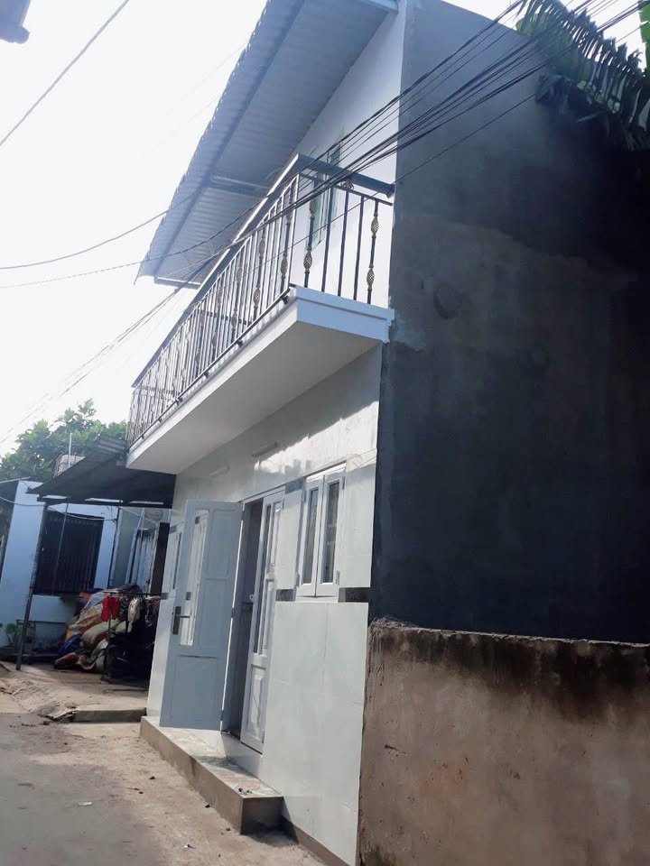 Nhà mini 1 lầu 1 trệt tại Dĩ An 16m² giá 599 triệu - Bán gấp!