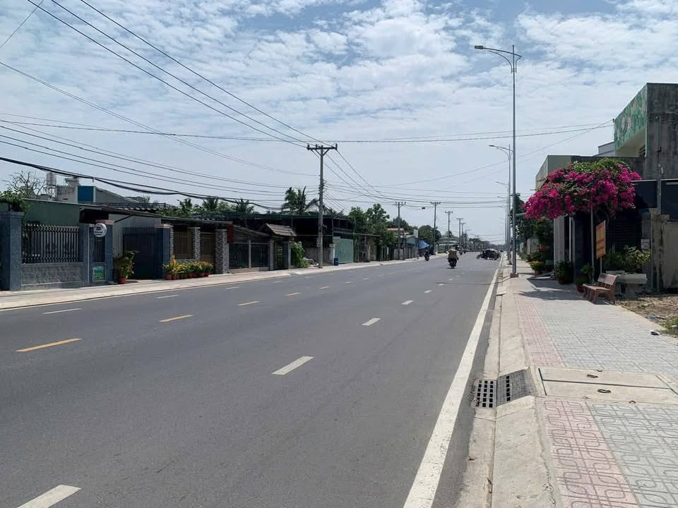 Đất mặt tiền đường Nguyễn Chí Thanh, Bình Nhâm 100m² giá 5 tỷ - Cơ hội đầu tư hấp dẫn!