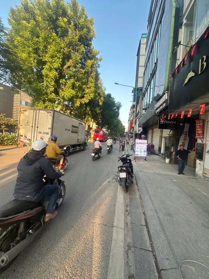 Nhà mặt phố Kim Mã Ba Đình 40m² - Kinh doanh đỉnh cao, sổ đỏ chính chủ!