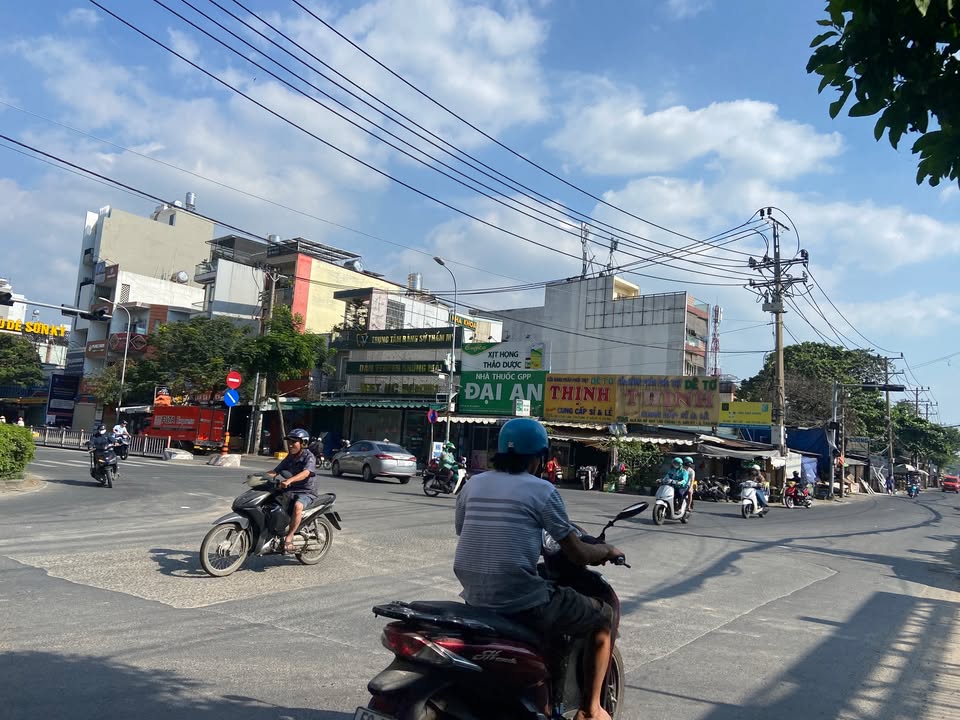 Bán Nhà Mặt Tiền Đường Bình Long Quận Tân Phú 127m² giá 19.8 tỷ - Vị trí đắc địa cho kinh doanh!