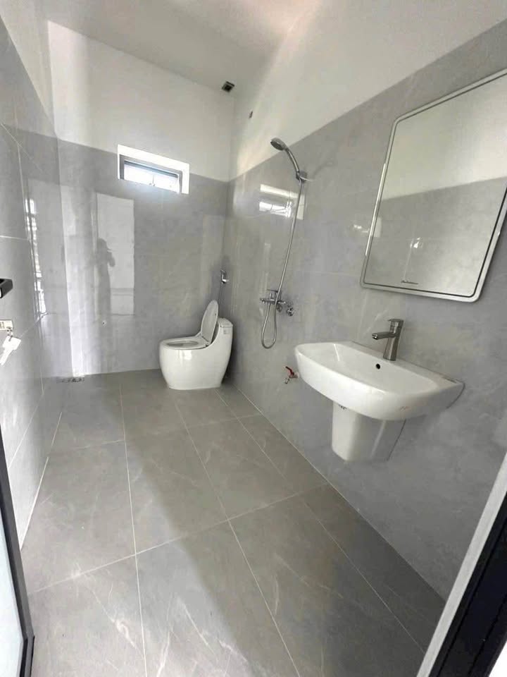 Nhà 2 tầng khu phố 9, Thanh Sơn, Uông Bí 96m² giá 2.1 tỷ - Thiết kế đẹp, gần trung tâm!