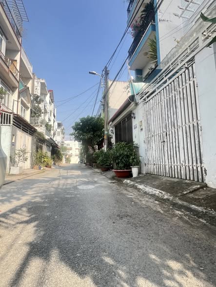 Nhà cấp 4 Long Trường, Quận 9 giá chỉ 3.95 tỷ - Đầu tư tuyệt vời!