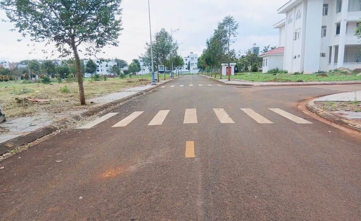 Đất nền dự án Khu đô thị Ân Phú, Buôn Ma Thuột 100m² giá 3.7 tỷ - Sổ đỏ chính chủ, thổ cư 100%!