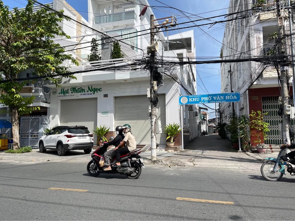 Nhà góc 2 mặt tiền đường Trần Hưng Đạo, Mỹ Tho 68m² giá 2 tỷ - Đầu tư tuyệt vời!