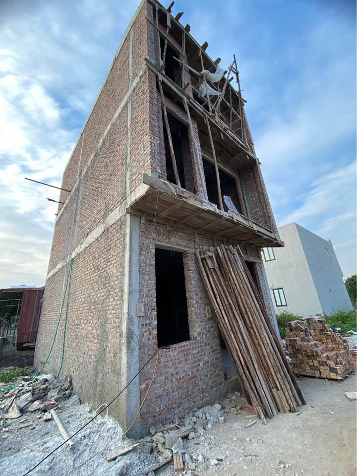 Nhà 3 tầng Kiều Trung - Hồng Thái 52m² giá 2.2 tỷ - Thiết kế hiện đại và tiện nghi!