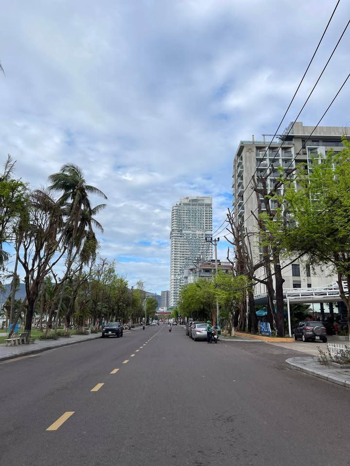 Bán nhà ôm góc 2 mặt tiền đường Nguyễn Huệ Quy Nhơn 67m² giá 11 tỷ - Vị trí đắc địa kinh doanh du lịch!