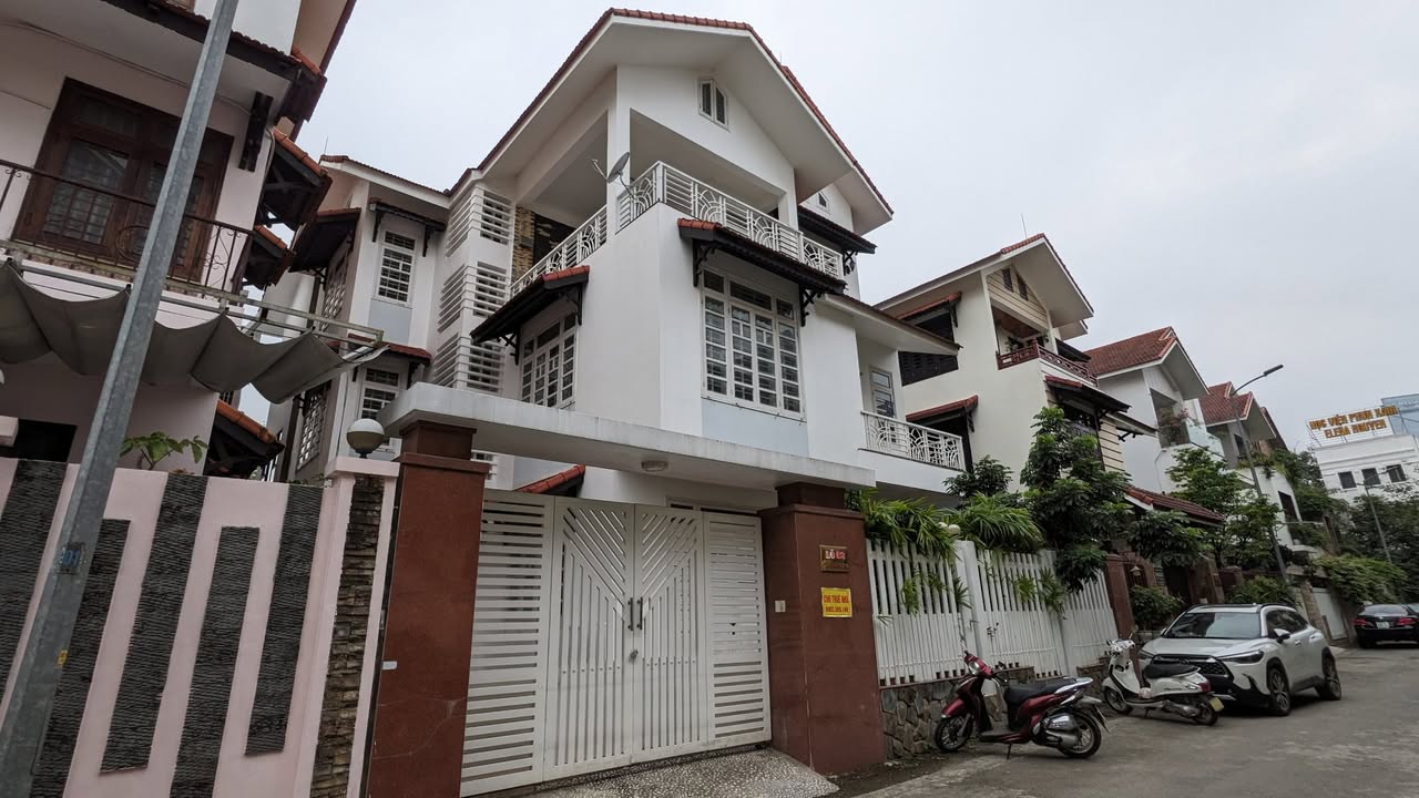 Nhà bán 3 tầng + 1 tầng áp mái đường Hà Huy Tập, Huế - Giá thỏa thuận