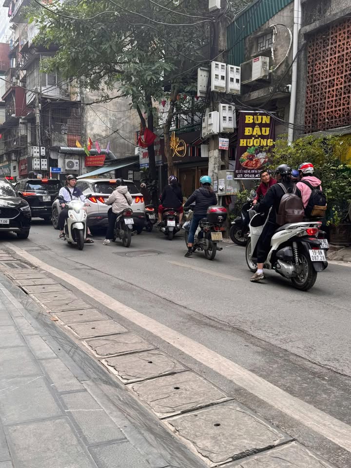 Bán gấp FrontHouse Kim Mã Thượng 28m² - Mặt phố kinh doanh sầm uất!