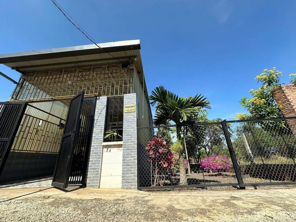 Nhà phố Trảng Bom 100m² giá 1 tỷ - Hai mặt tiền thuận lợi!