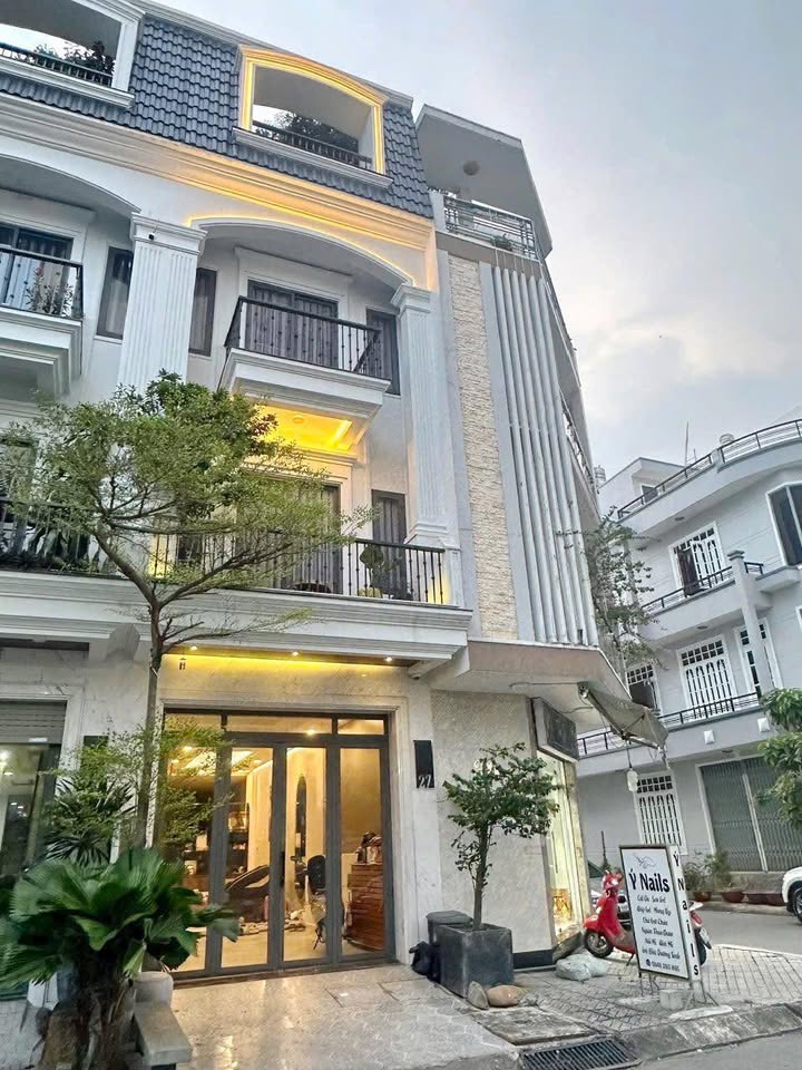 Nhà đẹp cổ điển CIQ4 Phú Mỹ, Quận 7 - Giá chỉ 13.8 tỷ, sổ hồng chính chủ!