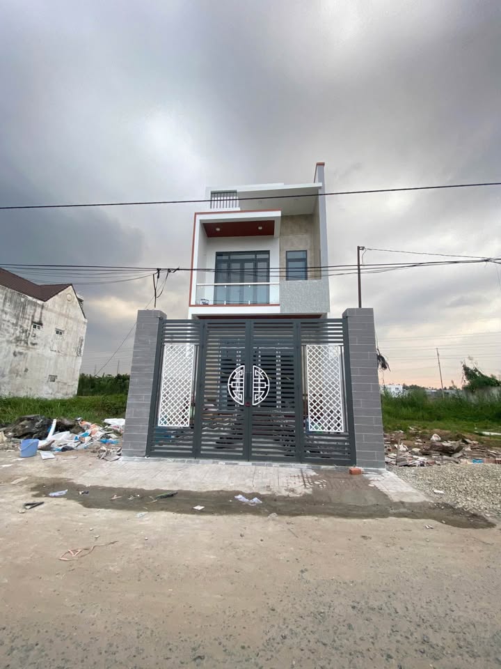 Nhà mới 100% tại Phường 8, Vĩnh Long 102m² giá 2 tỷ - Sẵn sàng vào ở ngay!