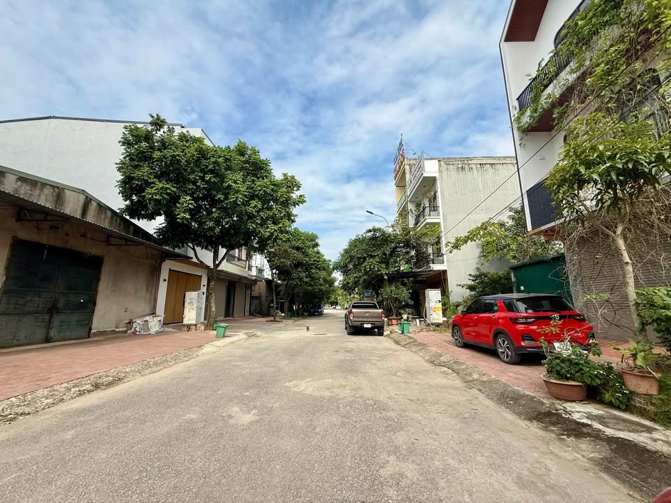 Nhà nghỉ 4 tầng tại Nam Ngạn - Diện tích 95m², giá chỉ 5 tỷ - Kinh doanh sầm uất!