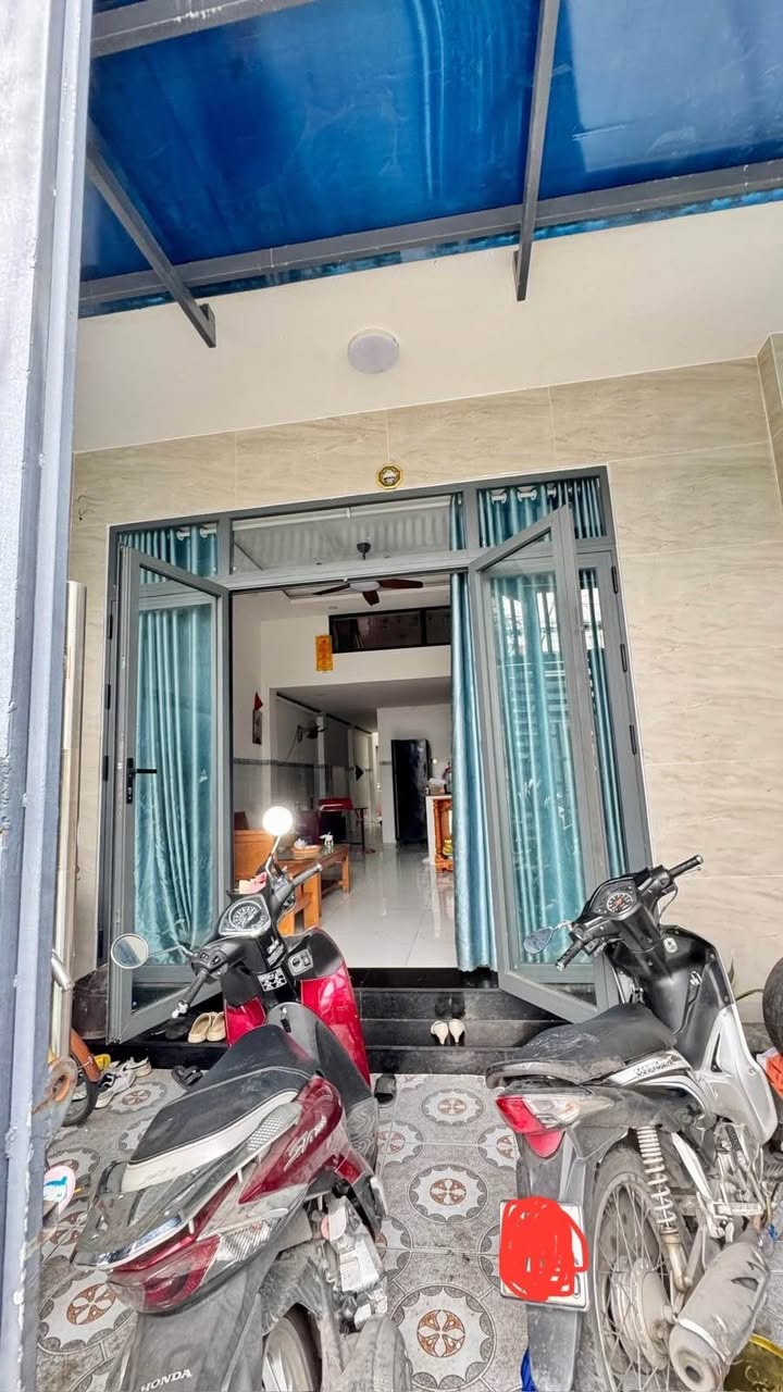 Nhà phố Phước Bình Thủ Đức 95m² giá 7.6 tỷ - Sổ đỏ chính chủ, thiết kế hiện đại!