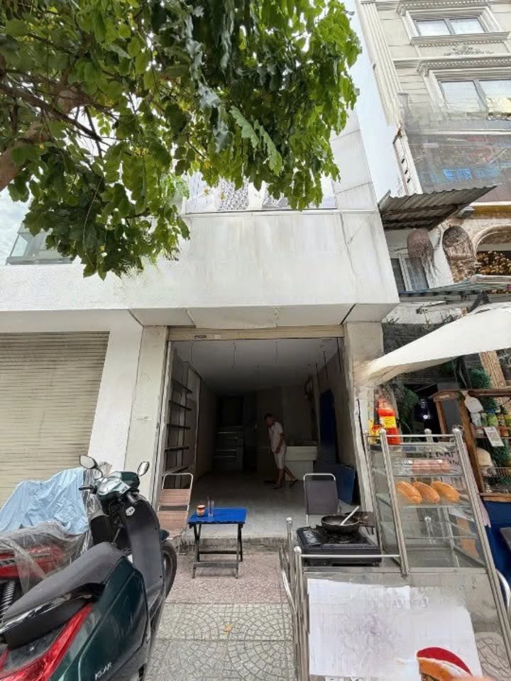 Nhà mặt tiền đường Nguyễn Trãi Quận 1 - Diện tích 32m² - Kinh doanh đa ngành nghề!