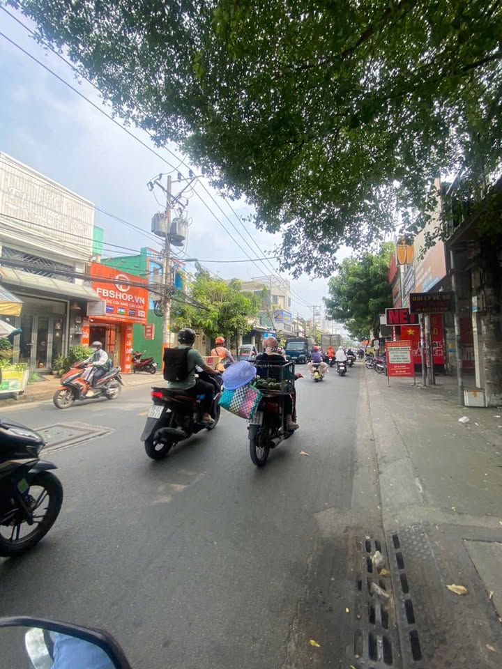 Bán gấp FrontHouse 100m² Thoại Ngọc Hầu, Tân Phú - Giá chỉ 10.5 tỷ!