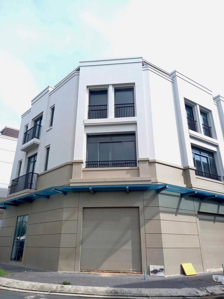 Townhouse góc 76m² KĐT Tây Sông Hậu giá 3 tỷ - Thiết kế hiện đại, sổ hồng riêng!