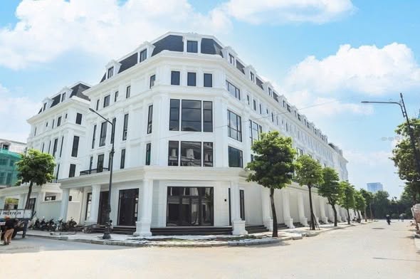 Cho thuê nhà phố Louis City Hoàng Mai 266.8m² giá 30 triệu - Phù hợp làm văn phòng, showroom!