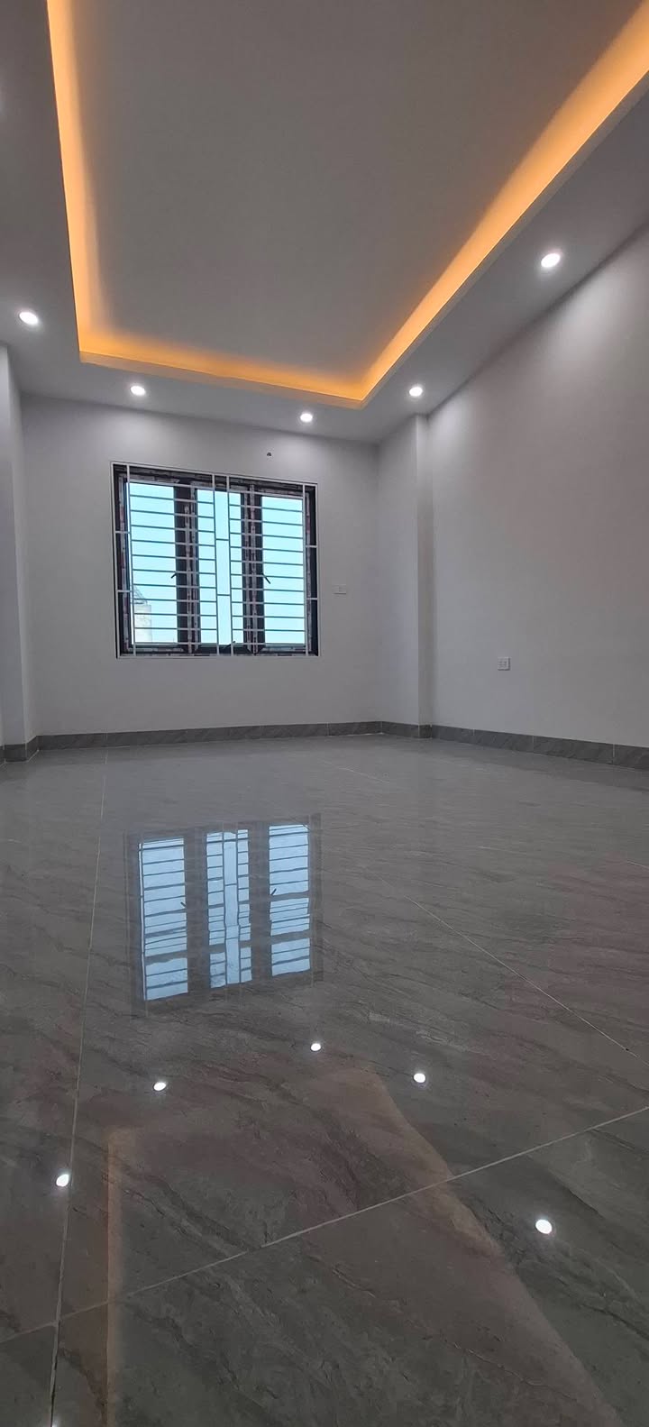 Nhà 5 tầng Liên Mạc 30m² giá 5.7 tỷ - Kết nối giao thông thuận lợi!