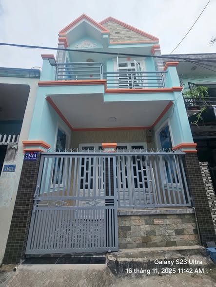 Bán nhà phố Tân Đông Hiệp, Dĩ An 52m² giá 1.69 tỷ - Sổ chung, tiện nghi đầy đủ!