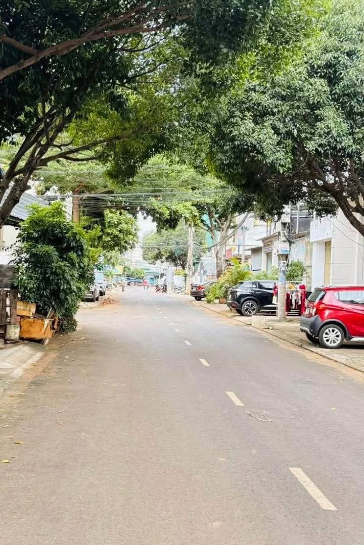 Đất mặt tiền Nam Quốc Cang Buôn Ma Thuột 67.5m² giá 3.8 tỷ - Sổ hồng chính chủ, thổ cư 100%!