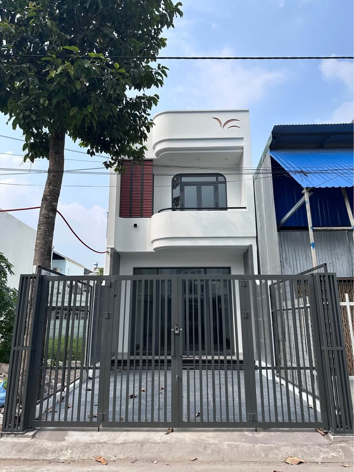 Nhà mới 100% tại Bình Khánh, Long Xuyên, 102m² giá 4 tỷ - Thiết kế hiện đại, thoáng mát!