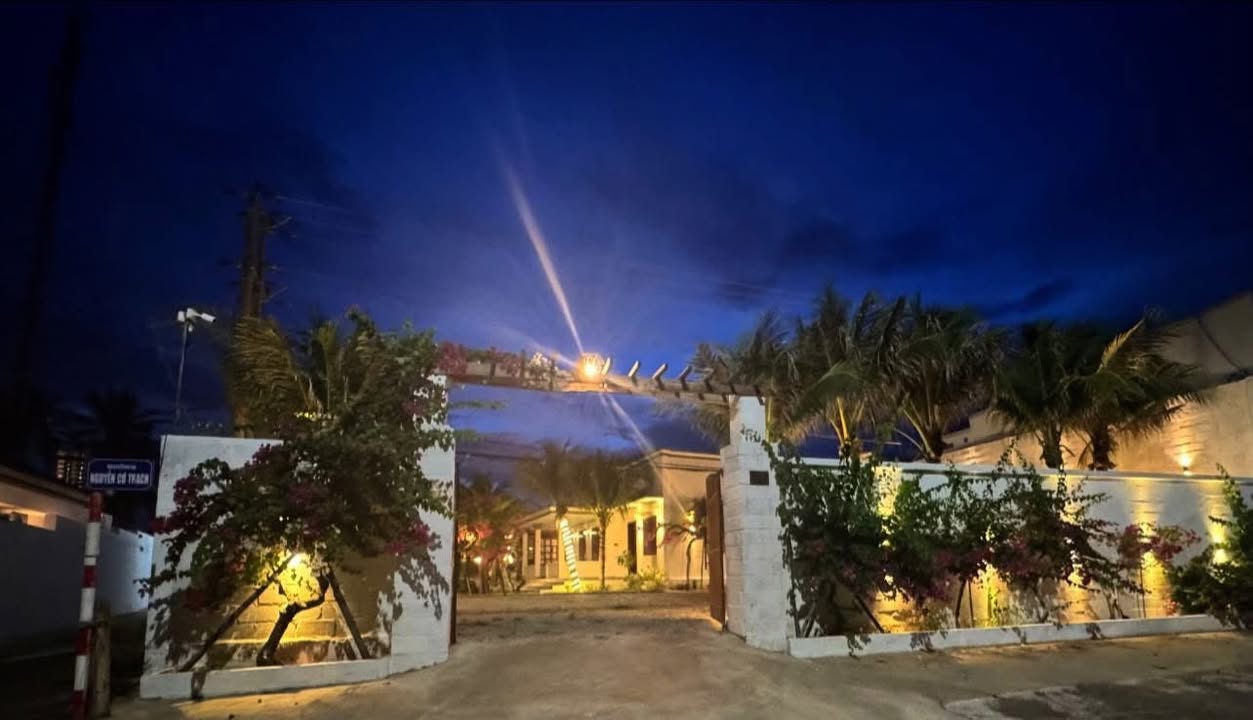 Nhà cho thuê ven biển Suối Nước - Mũi Né 2500m² giá chỉ 20 triệu/tháng - Lý tưởng cho Homestay!