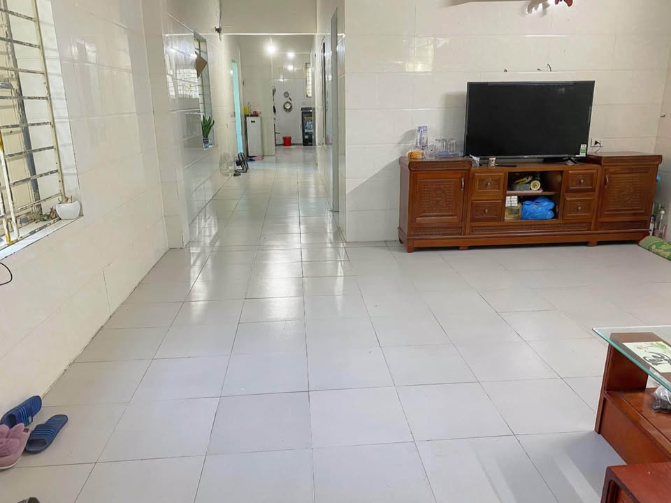 Nhà cho thuê tại khối 8, thị trấn Hưng Nguyên - Giá 3 triệu/tháng, không gian rộng rãi!