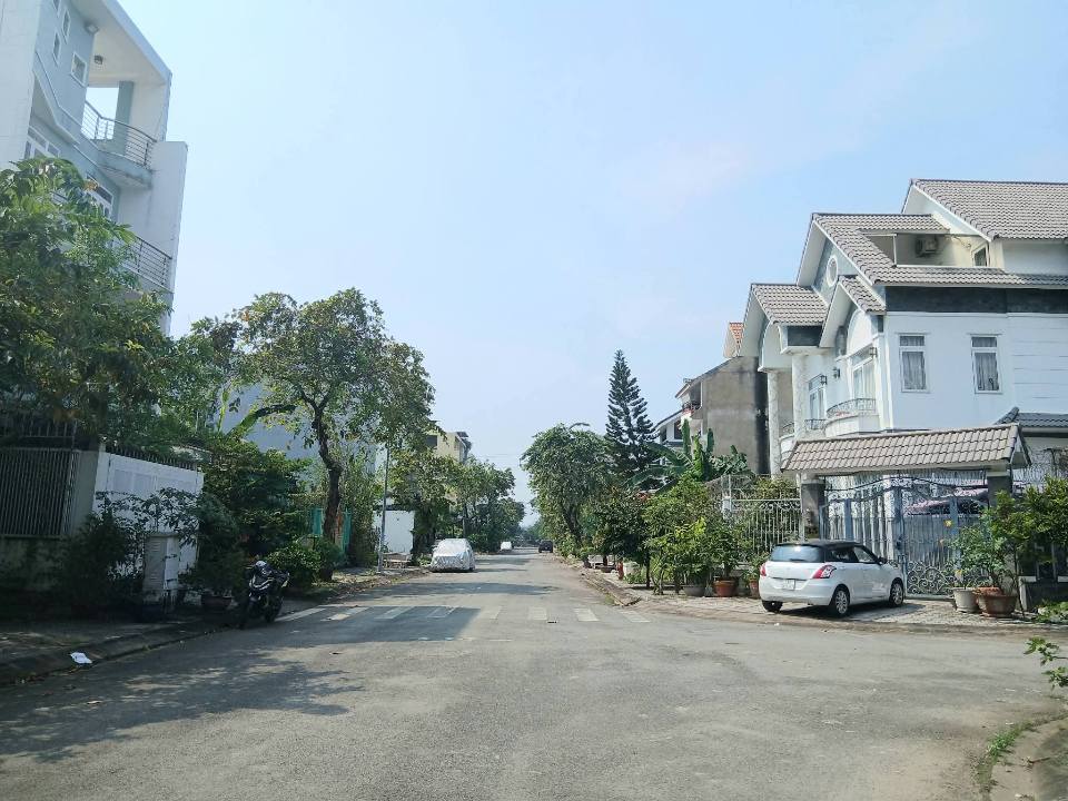 Biệt thự 3 tầng 112m² Đỗ Xuân Hợp 15 tỷ - KDC Trí Kiệt, tiện ích đầy đủ!