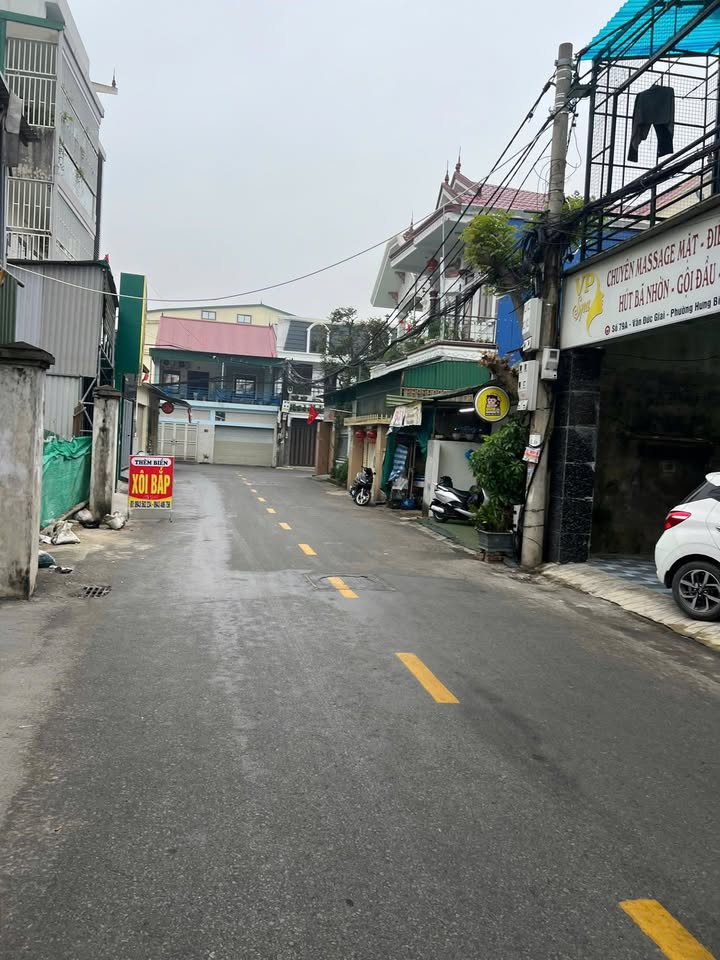 Nhà mặt đường Văn Đức Giai 76.5m² giá 5.9 tỷ - Vị trí trung tâm thuận tiện!