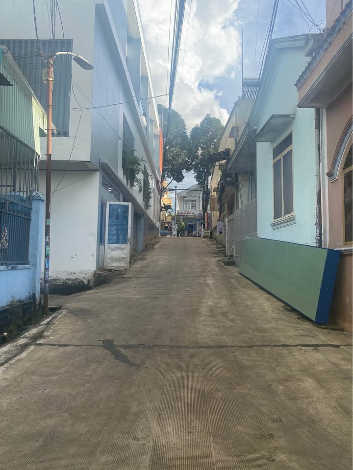 Nhà hẻm 40C Phan Đình Phùng, Pleiku 102m² giá 2.3 tỷ - Thương lượng nhẹ!