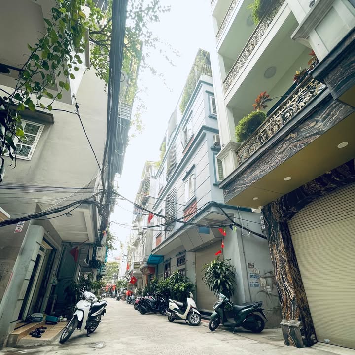 Nhà phố Tân Ấp, Ba Đình 42m² giá 11.5 tỷ - Kiến trúc tâm huyết, mặt tiền 4m!