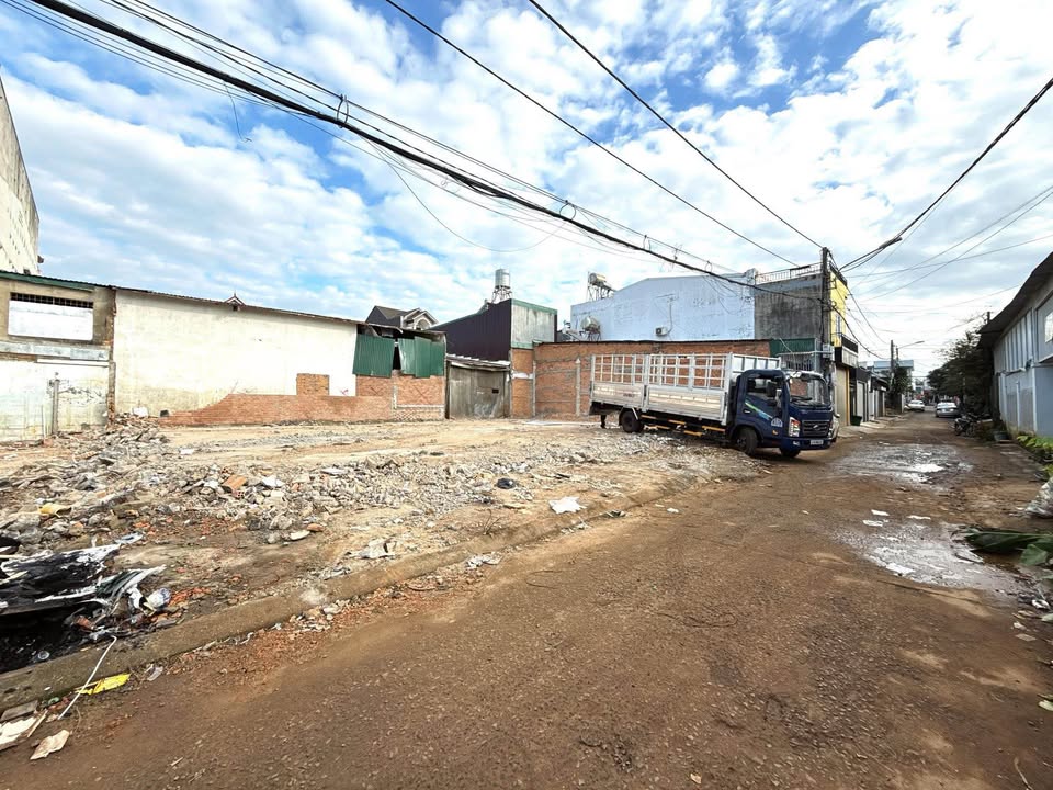 Đất thổ cư mặt tiền Lê Minh Xuân 85m² giá 3.55 tỷ - Tiện ích xung quanh đầy đủ!