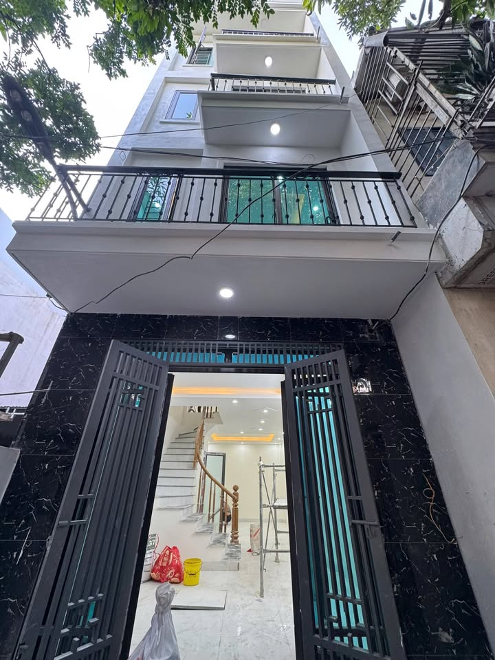 Nhà 4 tầng Đồng Nhân 40m² giá 4.0 tỷ - Gần ĐH Phenikaa, thuận tiện di chuyển!