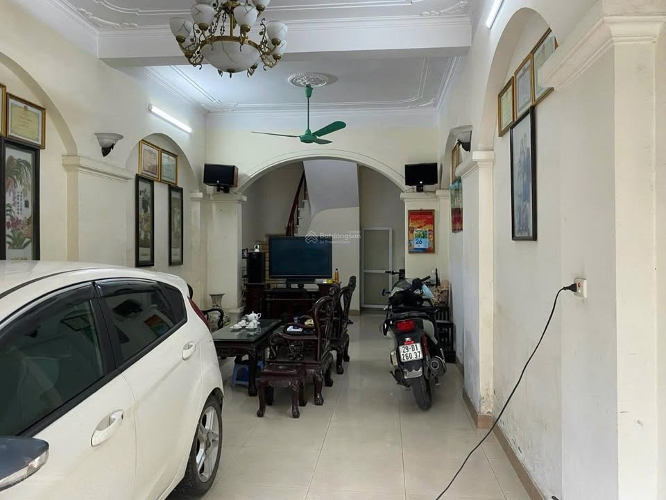 Nhà cho thuê nguyên căn ngõ 61 Lạc Trung, Hai Bà Trưng, 55m² giá 22 triệu - Ô tô vào thoải mái!