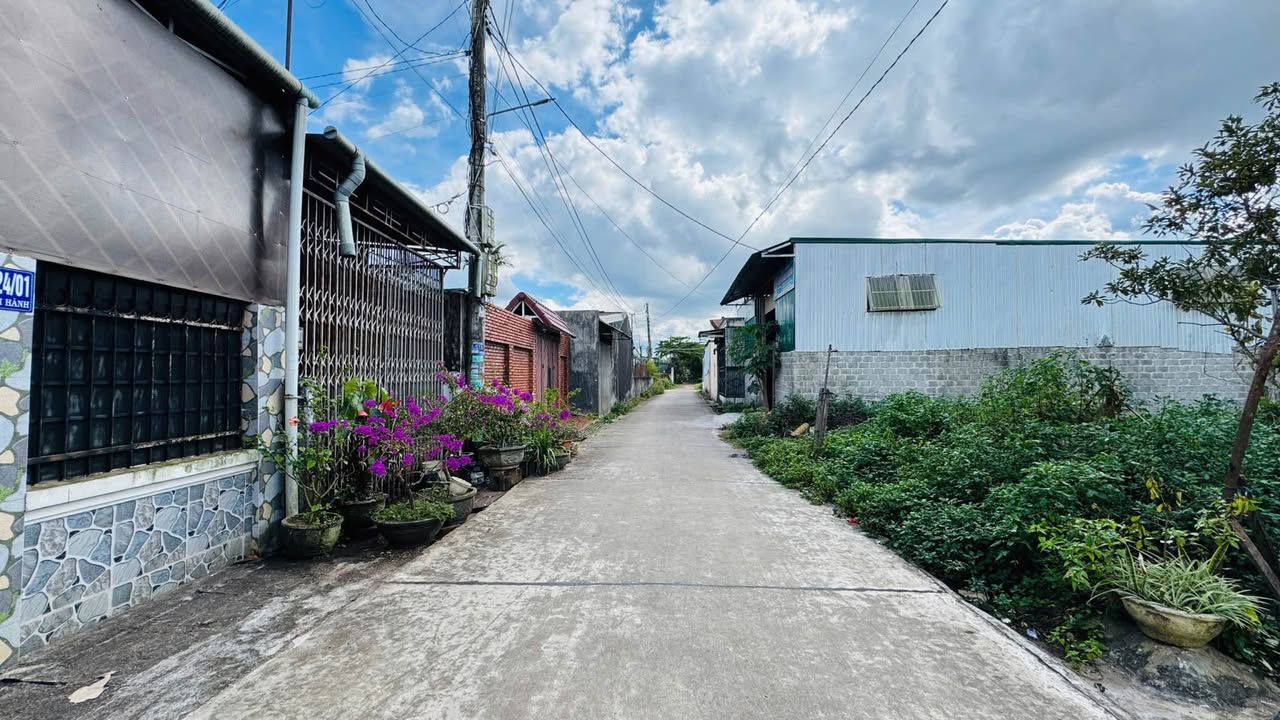 Nhà hẻm Lê Đại Hành, Pleiku 350m² giá 2.4 tỷ - Sân ô tô thoáng mát!