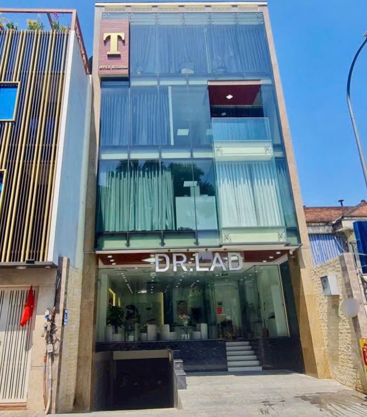 Cho thuê FrontHouse đường Nguyễn Văn Thủ, Q1, 162m² - Bàn giao ngay, hợp đồng dài hạn!