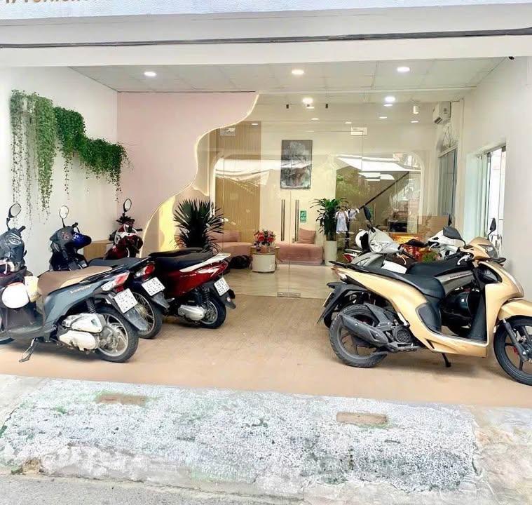 Cho thuê nhà góc 2 mặt tiền hẻm xe hơi đường Tô Hiến Thành quận 10 giá 20 triệu - Địa điểm kinh doanh lý tưởng!