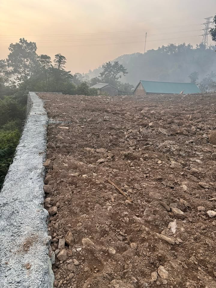 Đất nền Hoa Sơn Lương Sơn 1800m² giá chỉ 5.4 tỷ - Đầu tư sinh lời tuyệt vời!