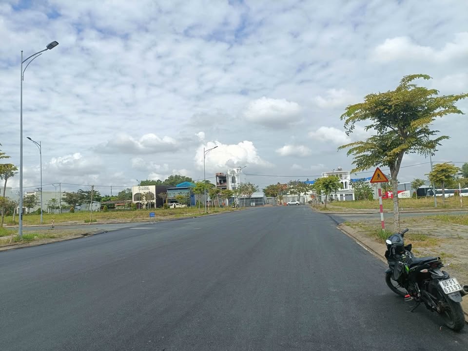 Đất nền mặt tiền đường số 8 Cà Mau 140m² giá 2.5 tỷ - Sổ hồng chính chủ